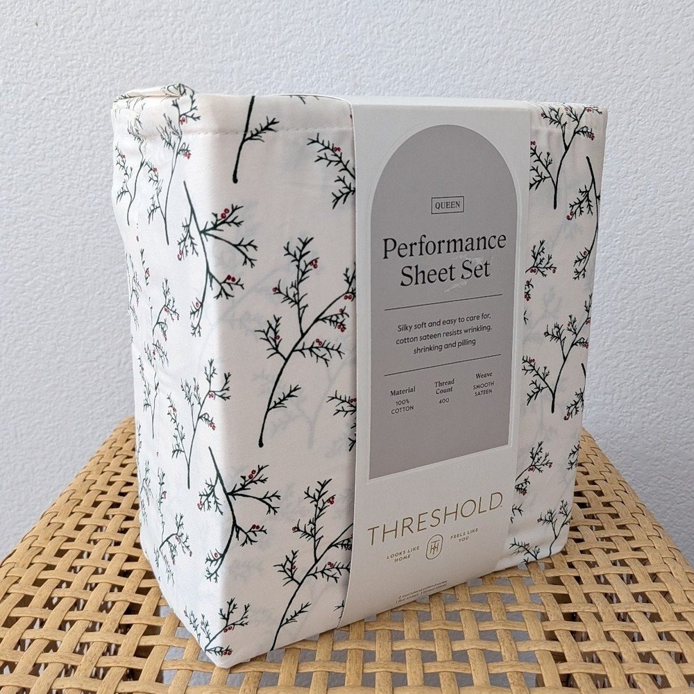 New Threshold Performance Sheet Set Holly Print 400 Thread Count Queen